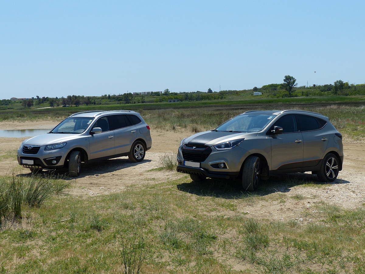 Hyundai-Doppel am Strand bei Nin